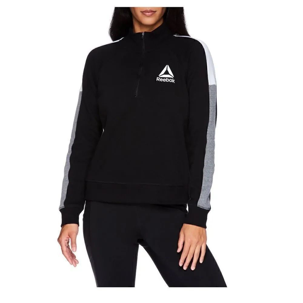 ReebokโFleeceย TurtleneckโHalfโZipโSweatshirt